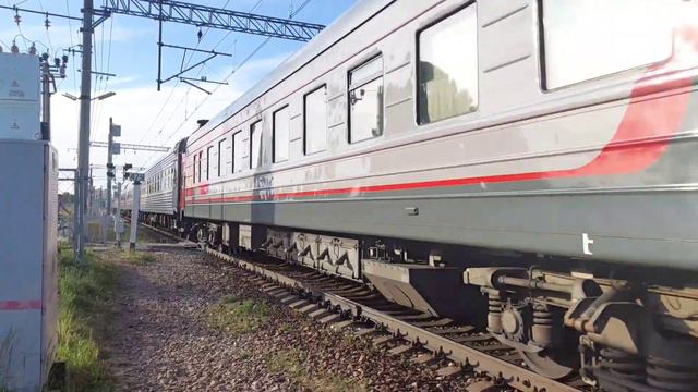 Электровоз ЭП2К-240 со скорым поездом № 49 Санкт-Петербург – Кисловодск смотреть онлайн