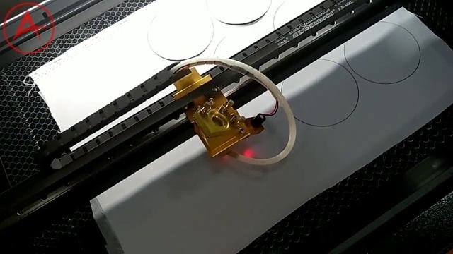 Работа лазерного станка с тканью (габардин) смотреть онлайн