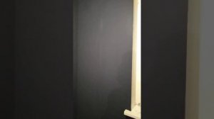 Удаляем засохший клей с темных обоев