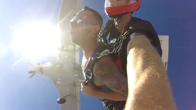 SDPIX goes skydiving with GoJump Oceanside! смотреть онлайн