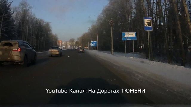 Гололед, скользко, скорость 90 км\ч, но у кого то "горит"...Lexus 2 сплошные смотреть онлайн