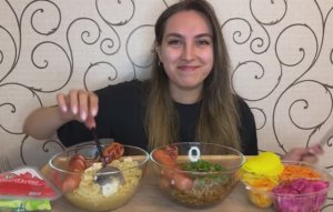 MUKBANG | ЛАПША, СОСИСКИ С СЫРОМ, ЗАКУСКИ | ПРОБУЕМ ОНИГИРИ