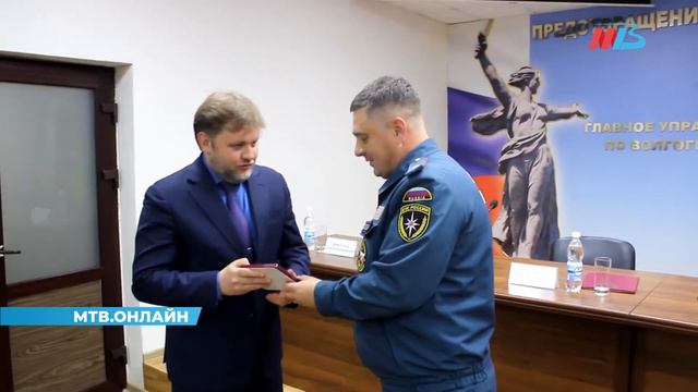 В Волгограде к 30-летию МЧС вручили ведомственные награды смотреть онлайн
