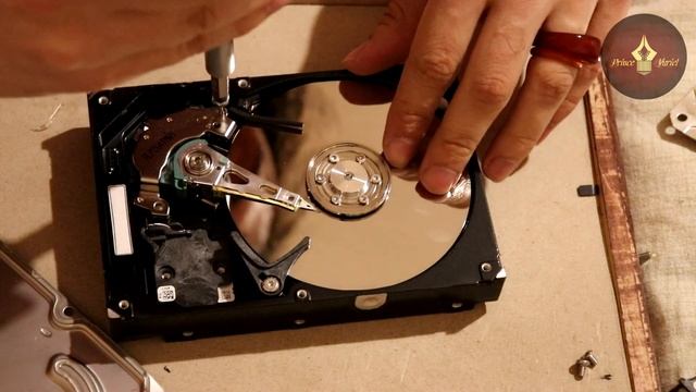 Как разобрать жёсткий диск и достать неодимовые магниты из HDD урок мастер класс Обзор смотреть онлайн