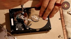 Как разобрать жёсткий диск и достать неодимовые магниты из HDD урок мастер класс Обзор