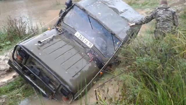 УАЗ застрял по трассе газопровода по лесу смотреть онлайн