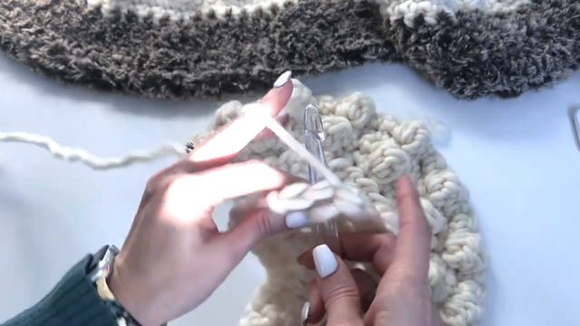 Buttons & Bobbles Crochet Tree Skirt Pattern смотреть онлайн
