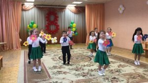 Красивый вход на утренник 8 Марта «Праздник бабушек и мам» 2023 г.