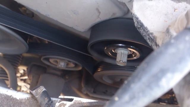 Kia Cerato 2 1.6 заменен ролик.