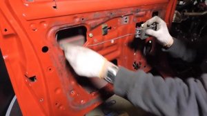 Как разобрать переднюю дверь Nissan Terrano 2.7