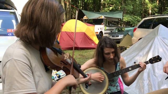 Wolves A Howling -  Fiddles, Banjo, & Cello - Clifftop Oldtime Jam 2018