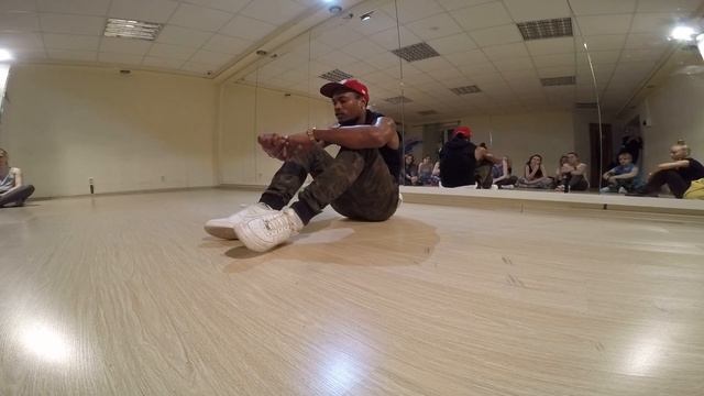 Вика учится танцевать. Урок #20 смотреть онлайн