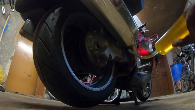 Wymiana oleju w Kardanie w Honda St1300 Pan European смотреть онлайн