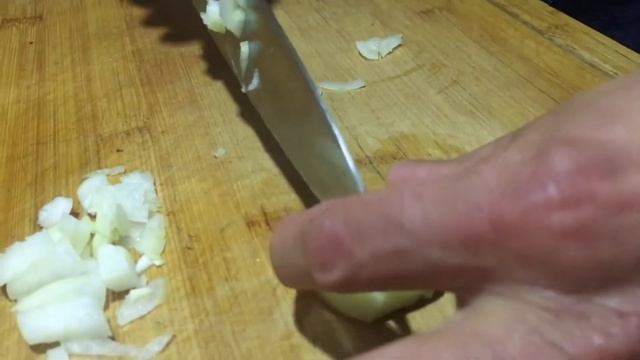 Как Нарезать Лук Просто, Мелкая Нарезка Лука смотреть онлайн