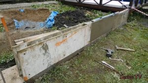 ЧАСТЬ 2.? ВЫРАВНИВАЮ УЧАСТОК ЗЕМЛИ ВОЗЛЕ ДОМА. Опалубка, армирование, заливка и трамбовка бетона.
