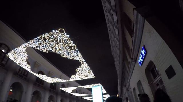 Москва прогулка под красивыми огнями.24 12 2017 ВРЕМЯ ПРОГУЛКИ 17-00. смотреть онлайн