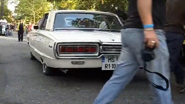 '65 Ford Thunderbird V8 Sound & Burnout смотреть онлайн