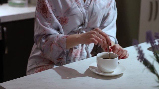 Утро независимой и самодостаточной женщины. Люда Аскарова читает стихи смотреть онлайн