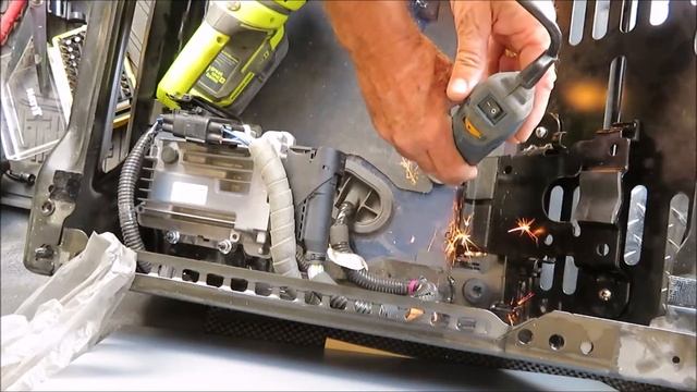 Installing a Battery Under Passenger Seat of Ford Transit смотреть онлайн