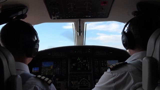 Pilatus PC-12 NGX Touch & Go's in Igualada Aerodrome (LEIG). смотреть онлайн