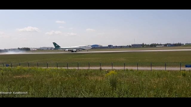 Boeing-747 YI-AQQ Iraqi Airways Landing at the Minsk MSQ/UMMS смотреть онлайн