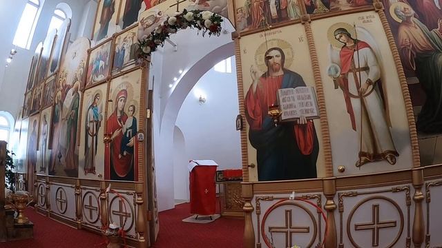 Дорогие братья и сестры! Божественная служба в храме Святой Троицы смотреть онлайн