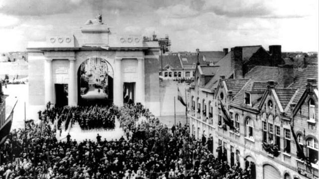 Siegfried Sassoon - Poem: 'On passing the new Menin Gate'. смотреть онлайн