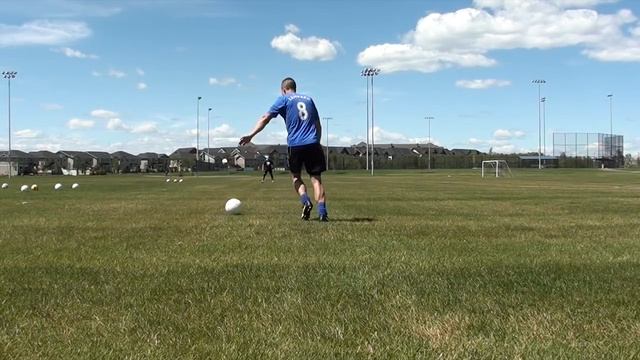 Long passing technique in football ► How to ping ► How to kick a soccer ball high and far смотреть онлайн