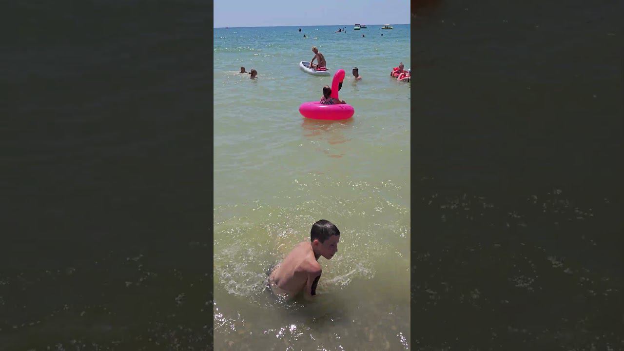 #Джубга. Берег плавится, море закипает. Обстановка на пляже. смотреть онлайн