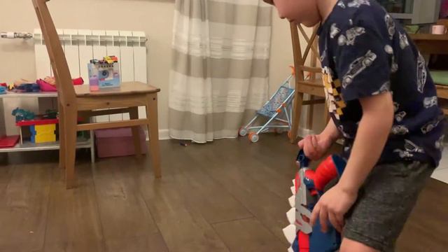 Новые NERF у Сандро. супер стрельба, снайпер. смотреть онлайн