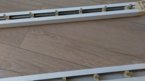 Показываю конструкцию вертикальных жалюзи