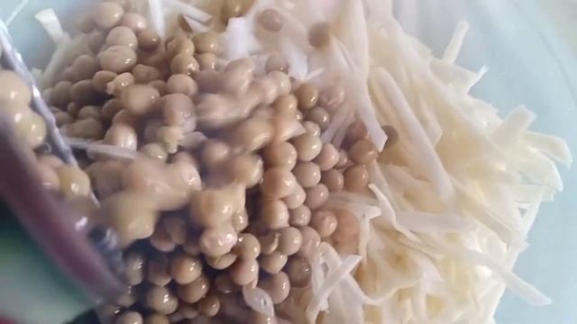 Салат с горошком и копчёной колбасой смотреть онлайн