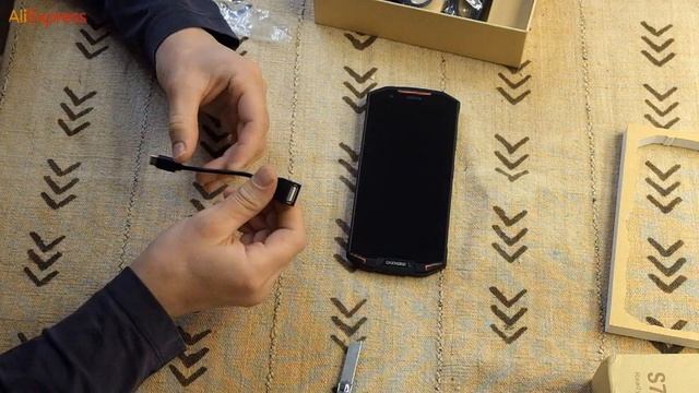 Распаковка смартфона Doogee S70 Red 6/64Gb