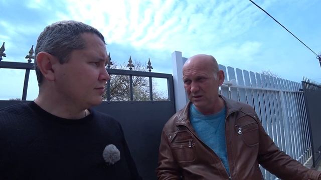 Навес над крыльцом готов Прилетел домой смотреть онлайн