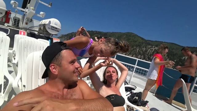 Морская прогулка от Дивноморское до Прасковеевки. Купание в открытом море. смотреть онлайн