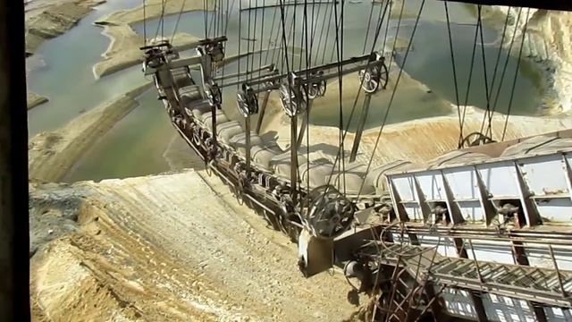 Работающий абзетцер. Вид из кабины. смотреть онлайн