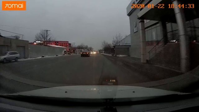 Не смотрит по сторонам!!!