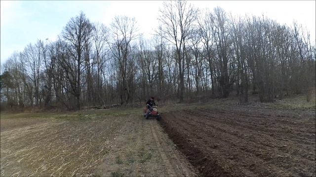 Мотоблок МТЗ, оборотный плуг и адаптер смотреть онлайн