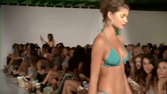 GABRIELA SALLES Catwalk