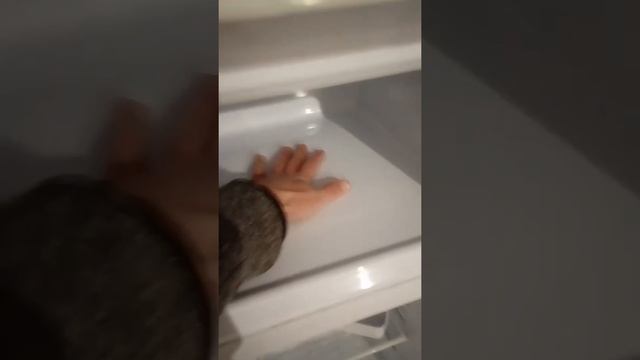 Холодильник Саратов, вода под пластиком морозилки! Откуда??? смотреть онлайн