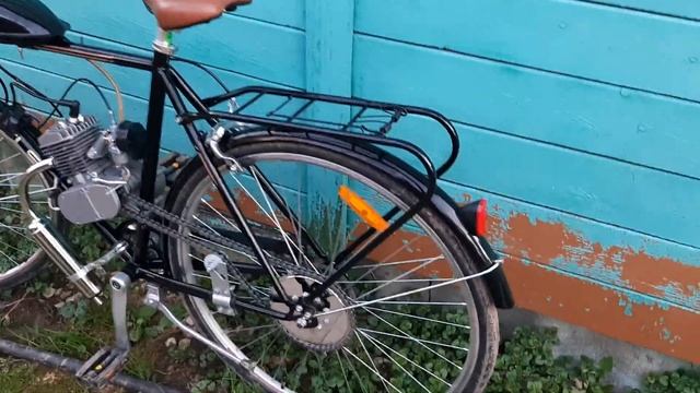 Винтажный мотовелосипед Выполнен в стиле Ретро. смотреть онлайн