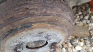 Снятие тормозного барабана KIA RIO 2 без ударов и спец инструмента.