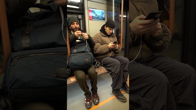 Омар майнит крипту | Омар в Большом городе смотреть онлайн