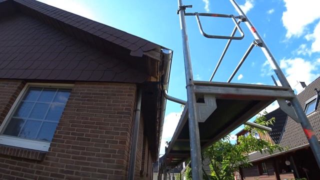 Продолжаем менять водосточный жёлоб ! Купили старый дом Начинаем ремонт ! #16 смотреть онлайн