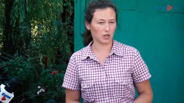 В Курской области семья с пятью детьми пытается выжить в одной комнате смотреть онлайн