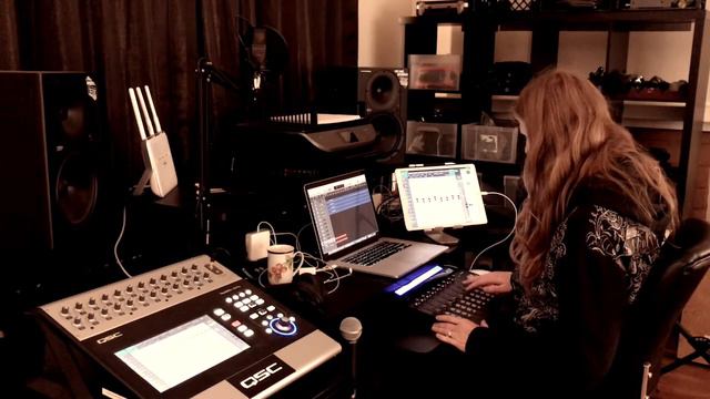 Mixing Queen Nation on my QSC TouchMix 30 Pro смотреть онлайн