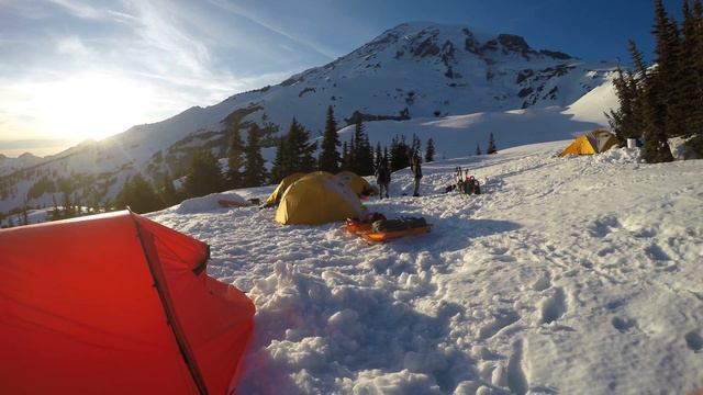 Mount Rainier- View of the mountain and camp смотреть онлайн