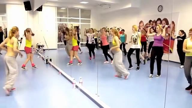 Фитнес танцы. Аэробика для девушек. смотреть онлайн
