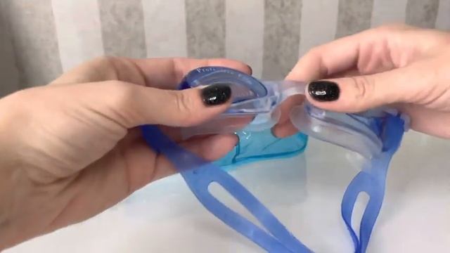Синие очки для плавания смотреть онлайн