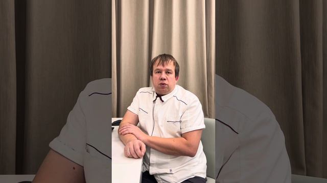 Ребёнок грызёт ногти, часто моргает или вызывающе себя ведёт: что делать?